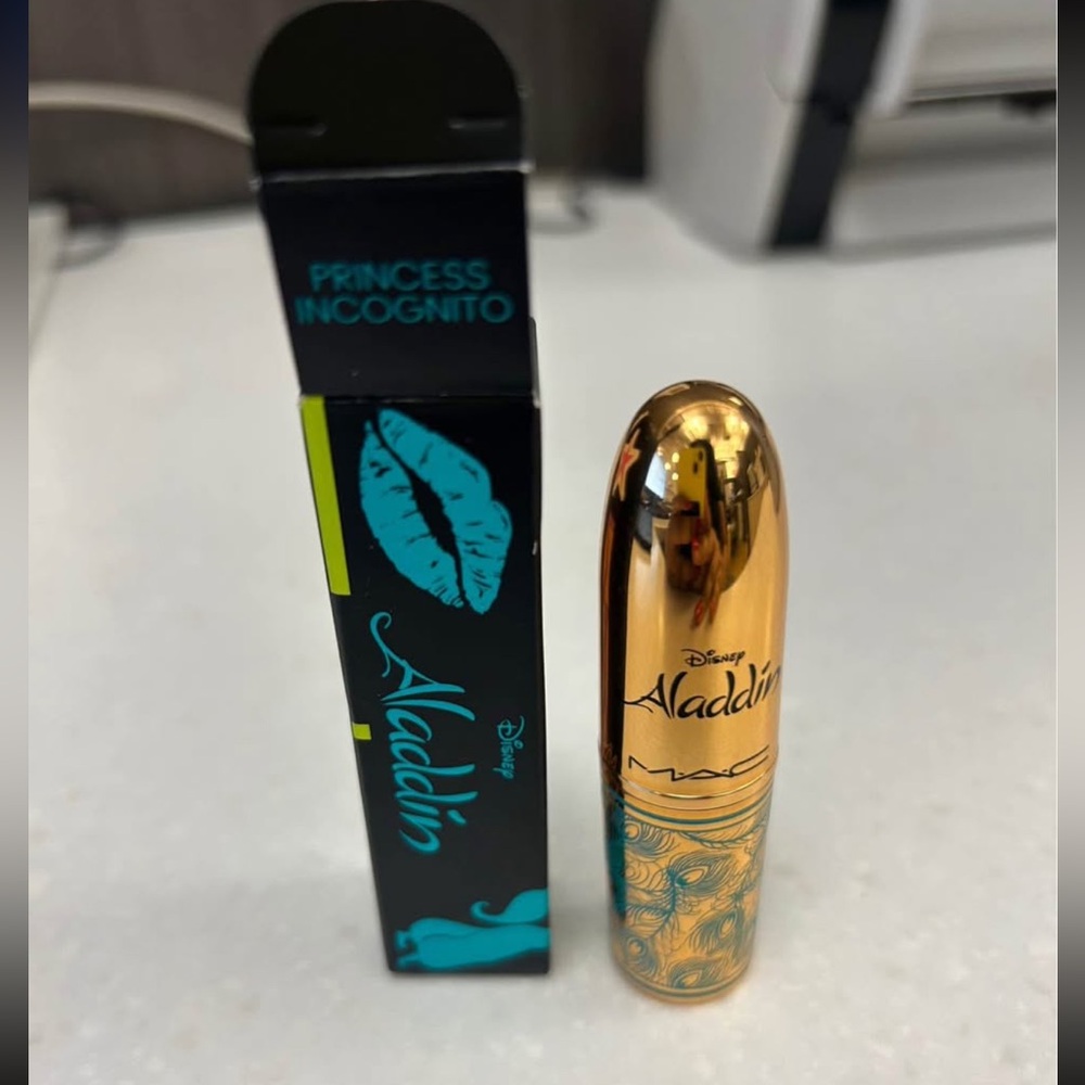 MAC  Lipstick